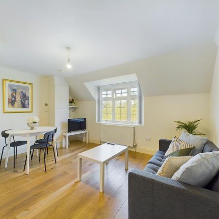 Duplex Redhill Town Centre Apt By Livingo Stays ภายนอก รูปภาพ