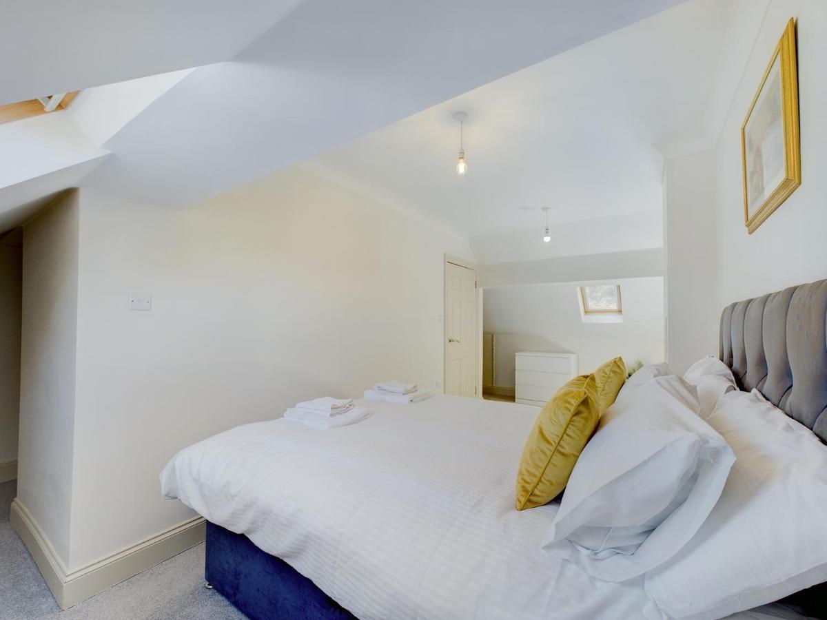 Duplex Redhill Town Centre Apt By Livingo Stays ภายนอก รูปภาพ