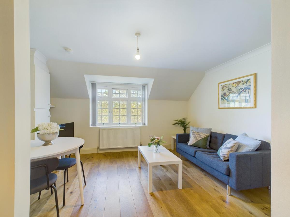 Duplex Redhill Town Centre Apt By Livingo Stays ภายนอก รูปภาพ