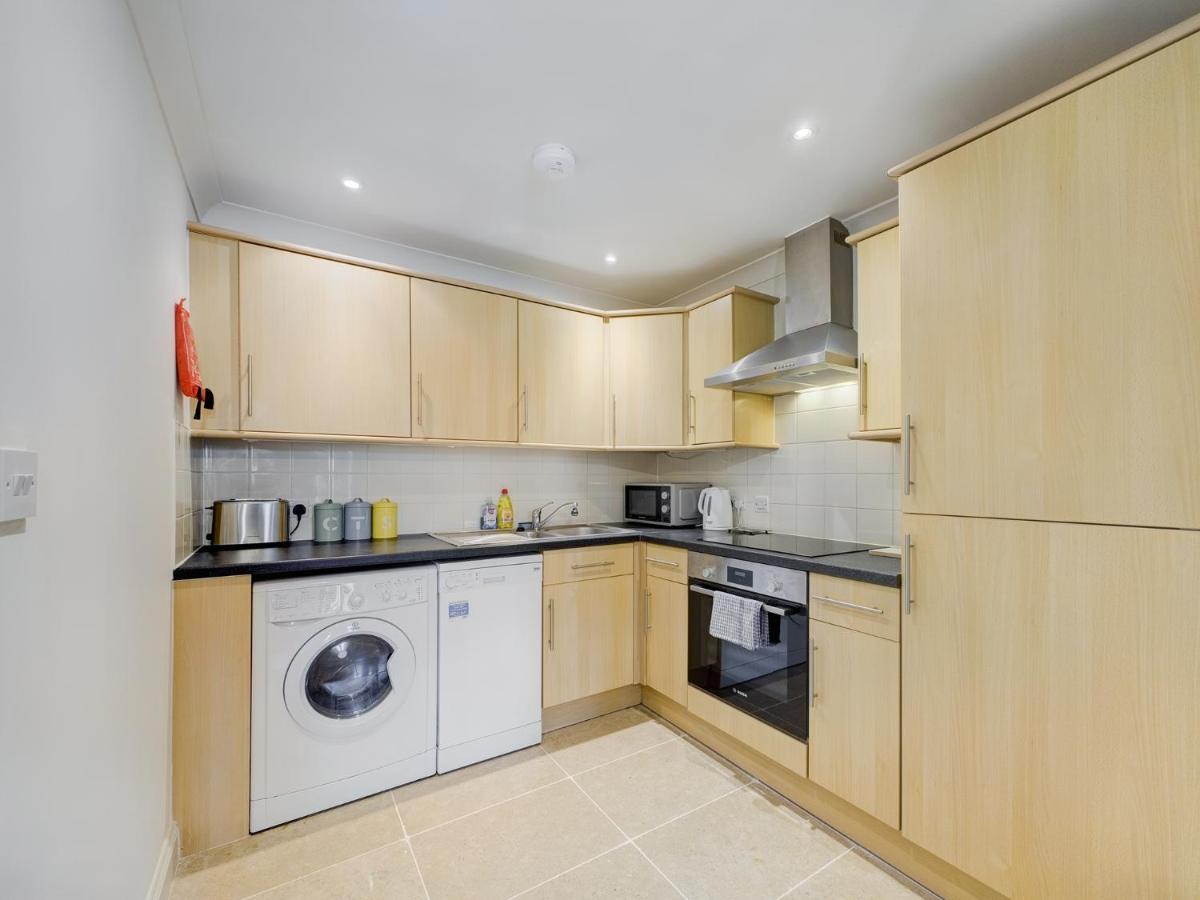 Duplex Redhill Town Centre Apt By Livingo Stays ภายนอก รูปภาพ